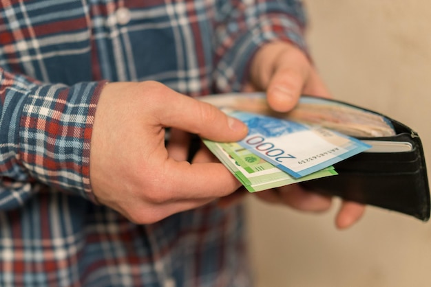 Как рассчитать сумму в рублях после обмена, учитывая комиссии